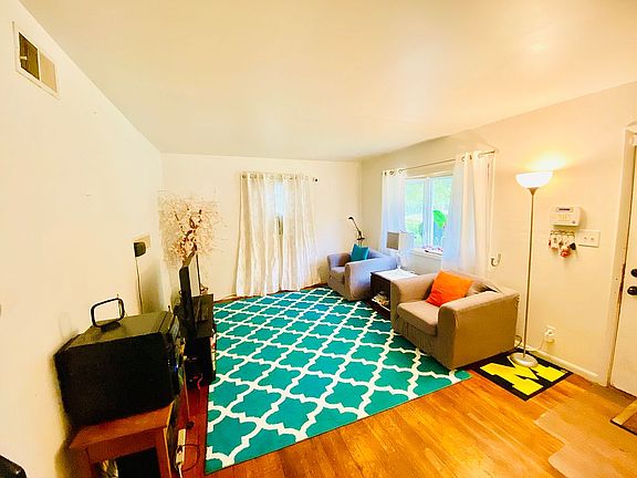 4th image of 404 Ainsworth Cir