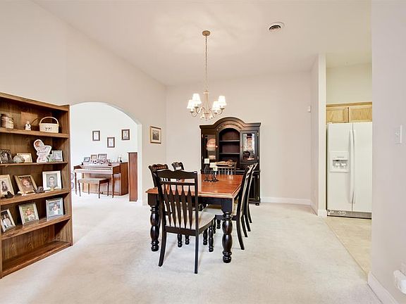3rd image of 5944 Round Hill Ln