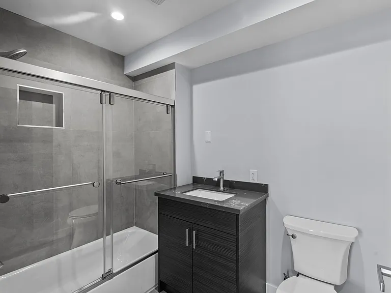 10032 Commerce Ave #4 — Photo 21
