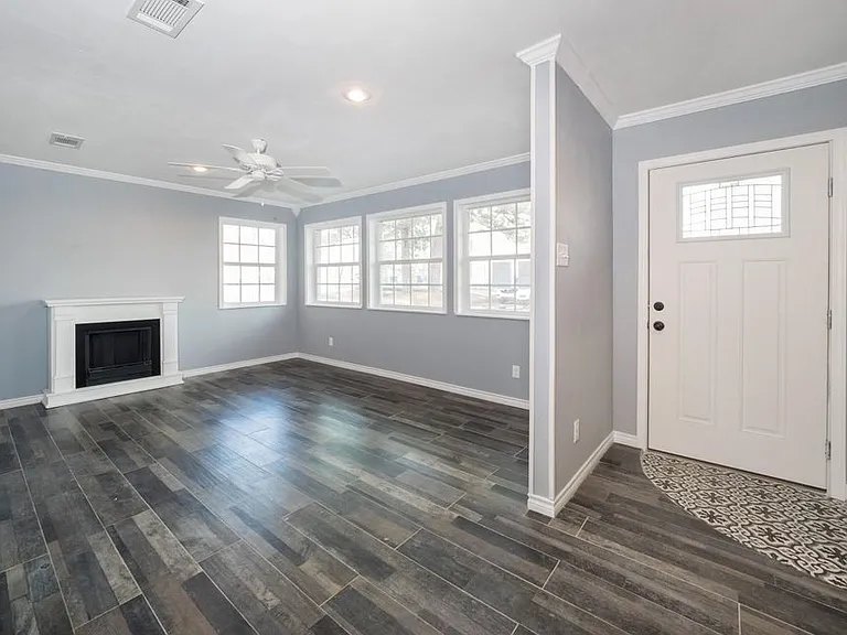 700 N Gladys St — Photo 4