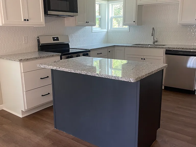 1523 N Englewood Ave — Photo 3