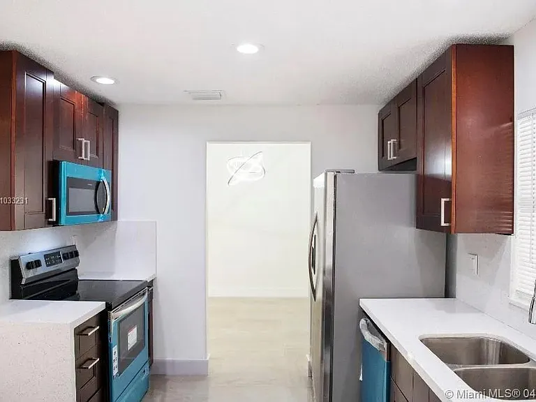 4804 SW 118th Ter — Photo 5
