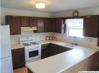 40 Chesterfield Ln, Toms River, NJ 08757