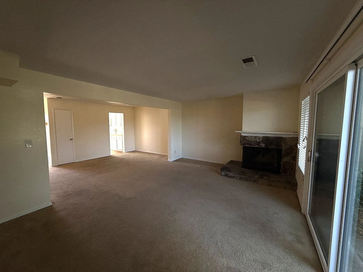Three Bedroom Two And Half Bath Two Story Condo Home Near Highway 101 And 37 — Photo 3