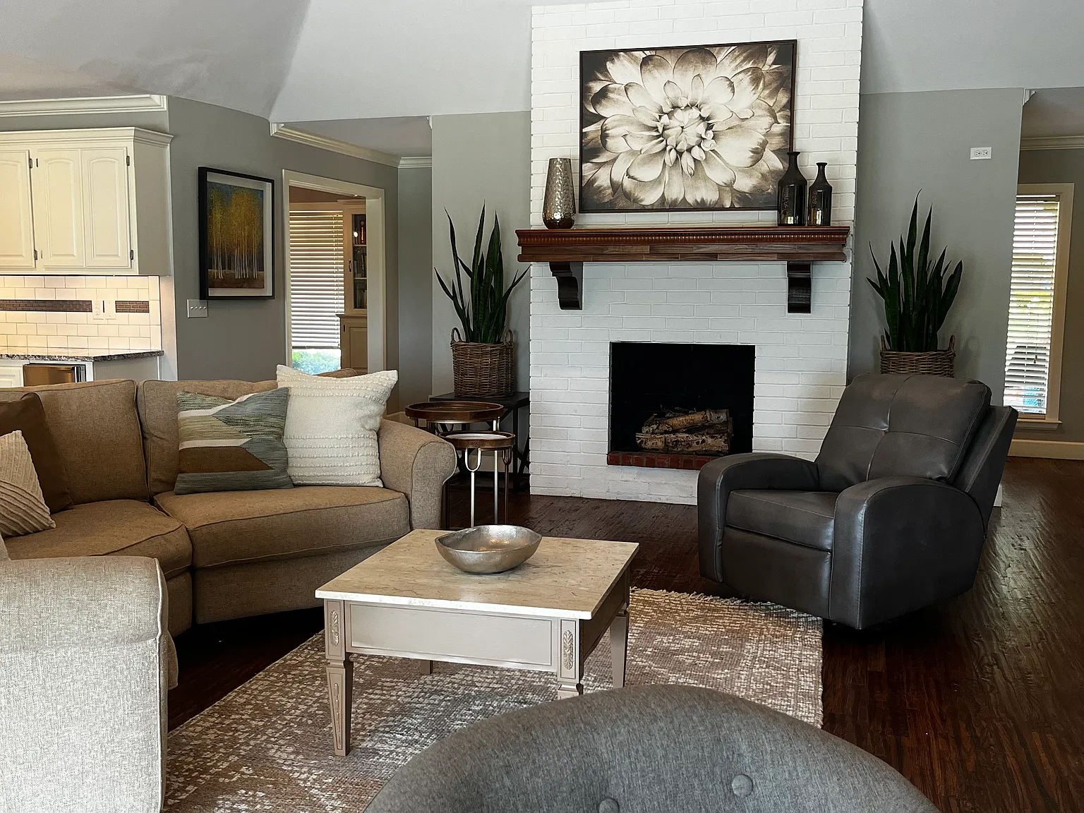 523 Fairway Dr — Photo 3