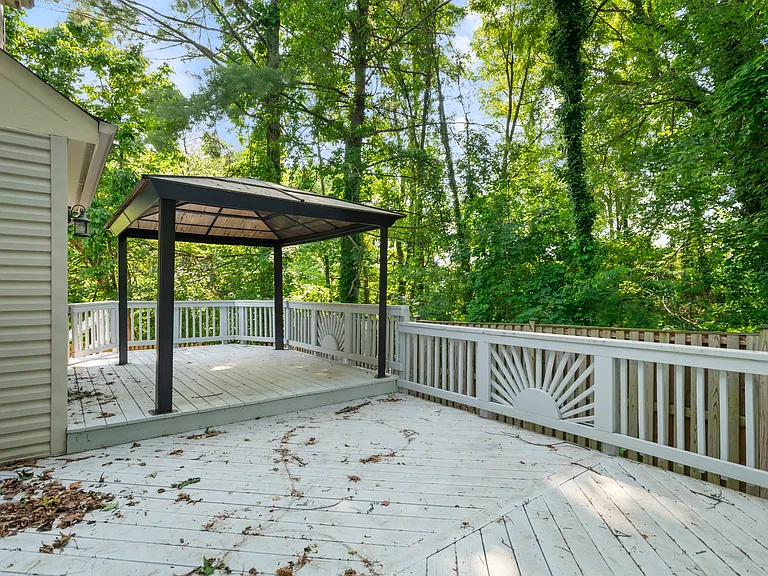 340 Foxridge Dr SW — Photo 33
