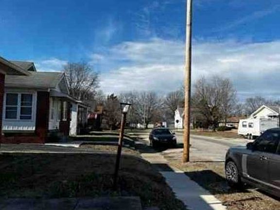 Exterior Neighborhood (street photo)