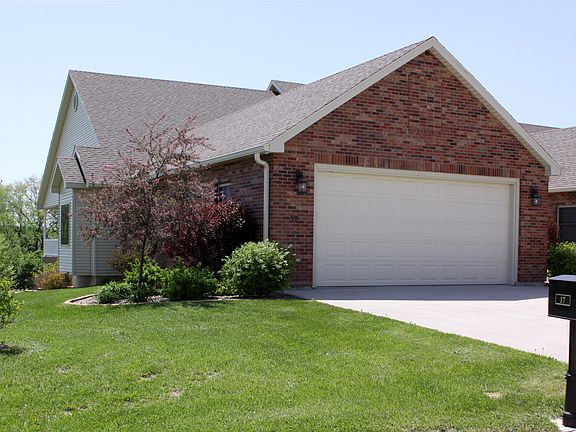 2nd image of 17 Lakeview Village