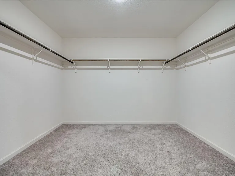 731 Yorkshire Dr — Photo 11