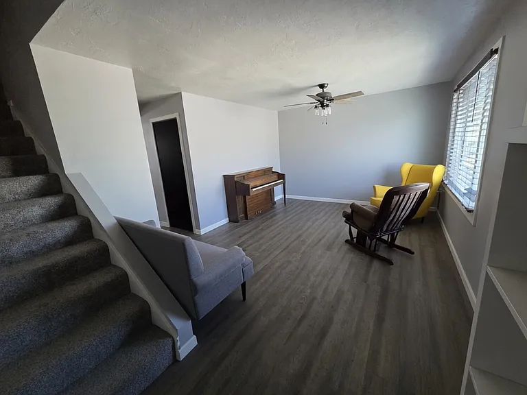 1561 W Ponderosa Ln — Photo 8