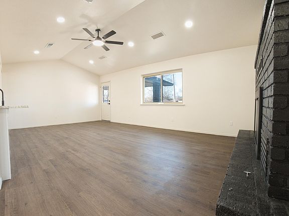 5th image of 2221 Elmwood Ln