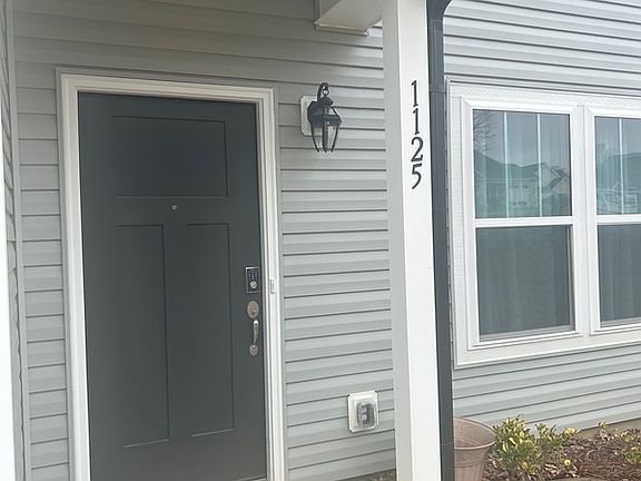 2nd image of 1125 Laurel Woods Dr