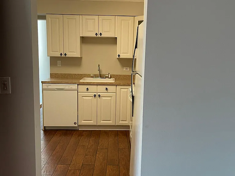 1430 N Evergreen Ave #1 — Photo 3