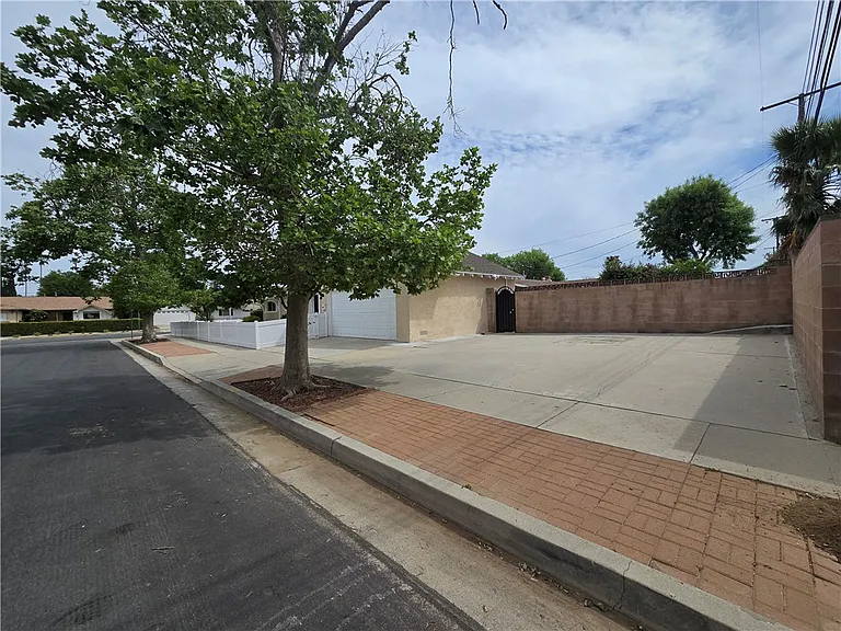 6683 Gross Ave — Photo 40