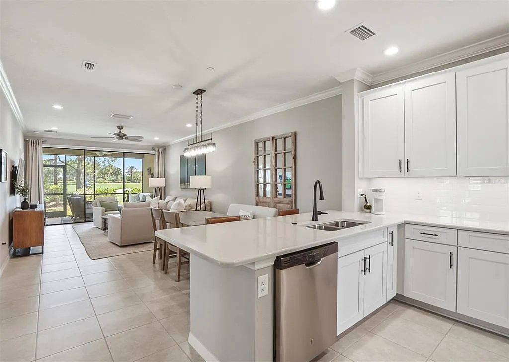 2 bed, 2.0 bath, 1528 sqft, $3,600 — Photo 4