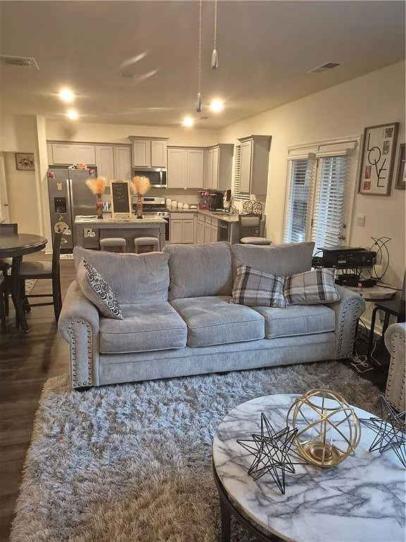 5 bed, 4.5 bath, 2976 sqft, $3,360 — Photo 4