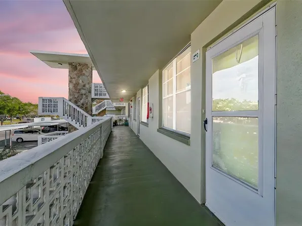 4885 1st St NE APT 203, Saint Petersburg, FL 33703