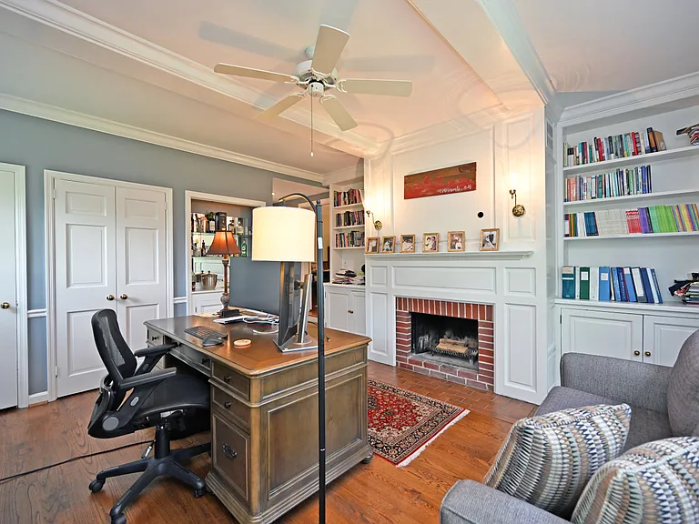 6900 Drake Rd — Photo 23