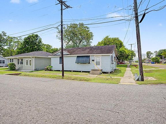 3rd image of 306 Bradford St