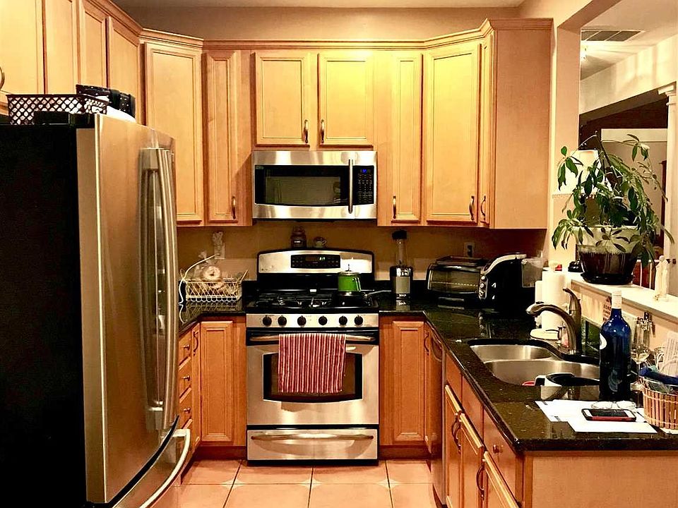 2nd image of 756 Huntington Dr