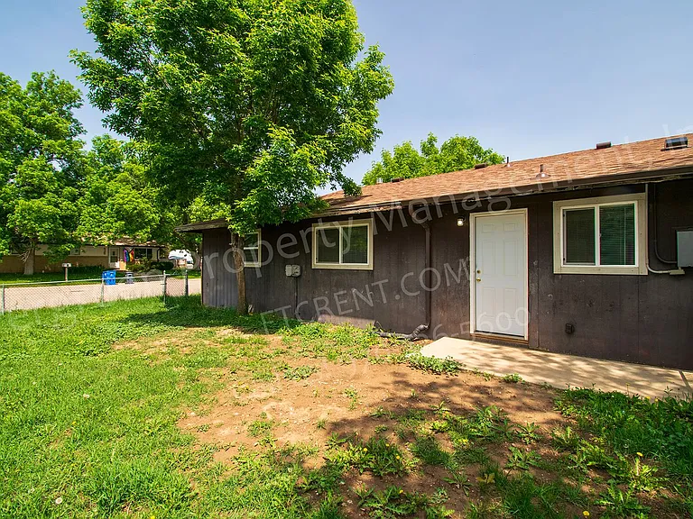 2439 Clearview Ave — Photo 25