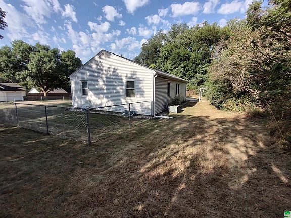 5th image of 2817 Vine Ave