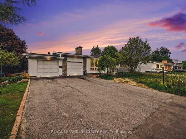 104 Viewmount Dr, Ottawa, ON K2G 3C1