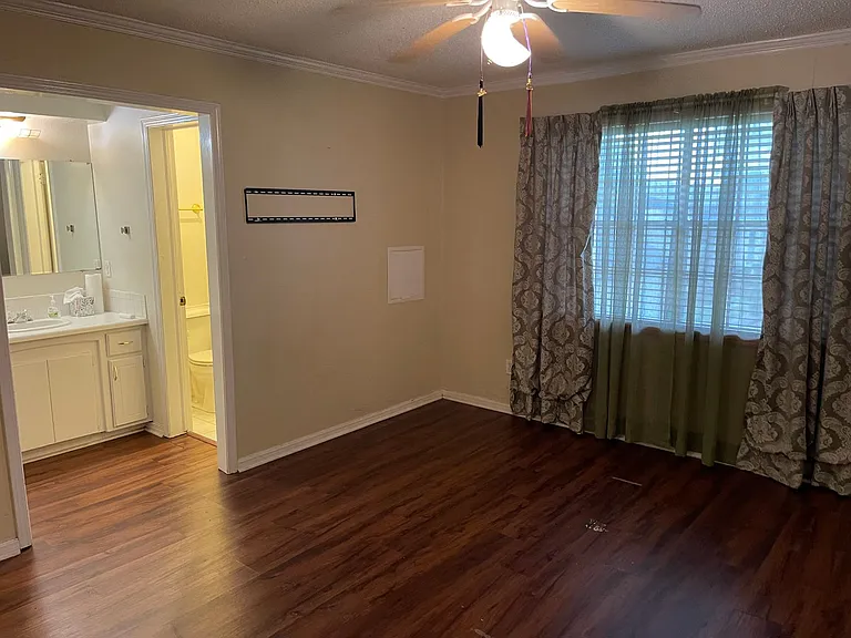 1811 E Lindsey St #4 — Photo 12