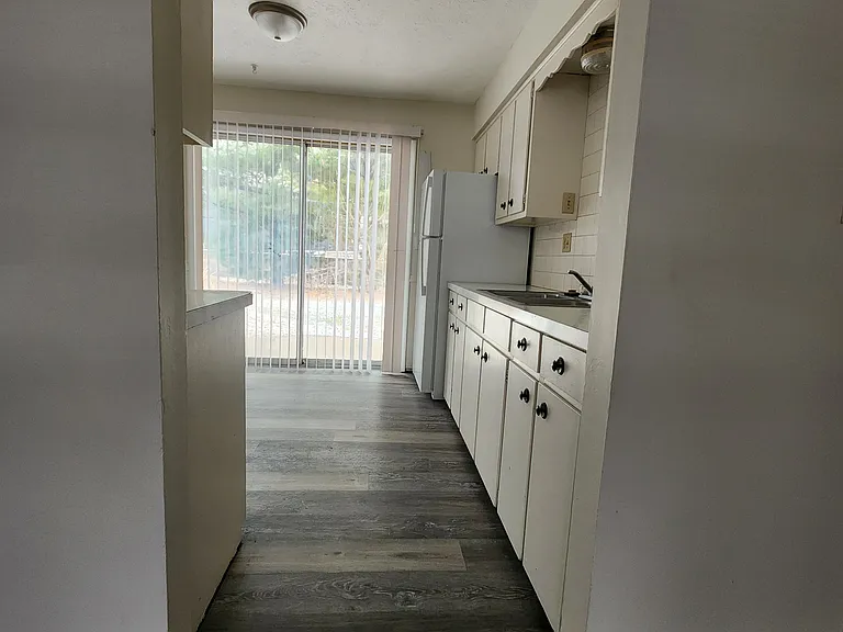 505 Wilshire Dr #7 — Photo 10