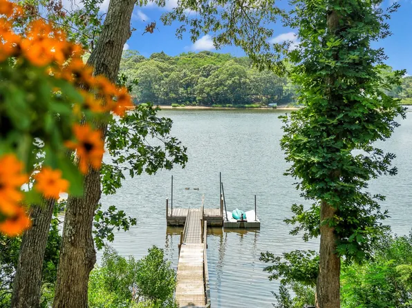 https://photos.zillowstatic.com/fp/0a803fcde4cb592a84fb1b7663ea9860-p_e.webp