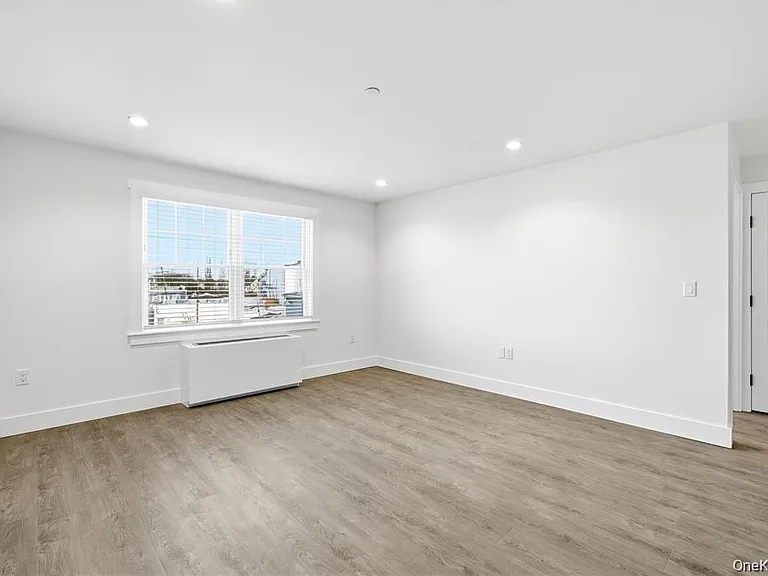 180 Deer Park Ave #207 — Photo 8