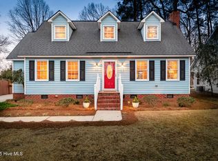 1604 Hollybriar Ln, Greenville, NC 27858