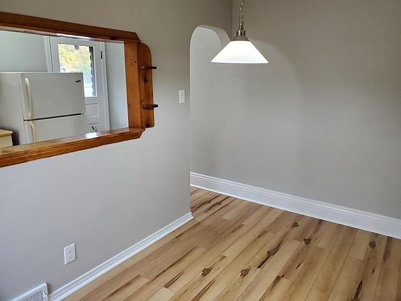 5th image of 1239 Eggert Rd