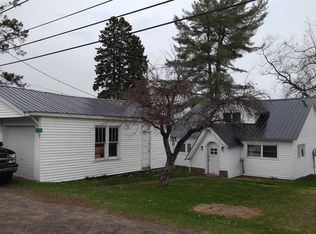 42658 Lakeshore Dr, Chassell, MI 49916