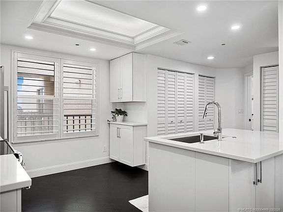 4th image of 221 NE Plantation Rd APT 415