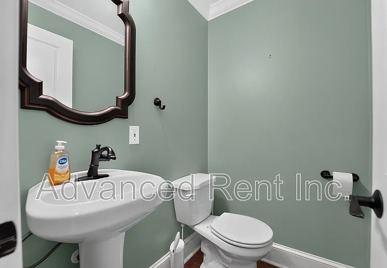 528 S Curley St — Photo 14