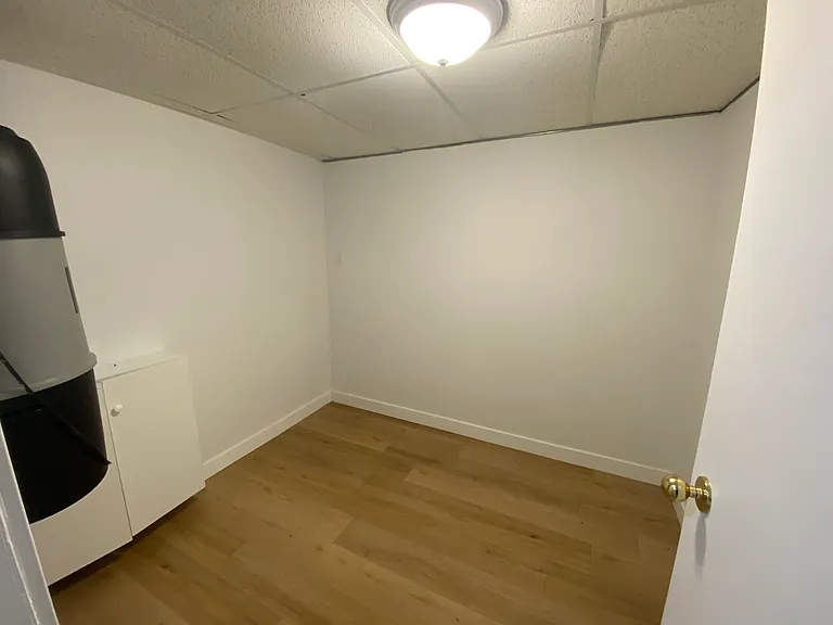 40 Laurier Cres #BASEMENT — Photo 13