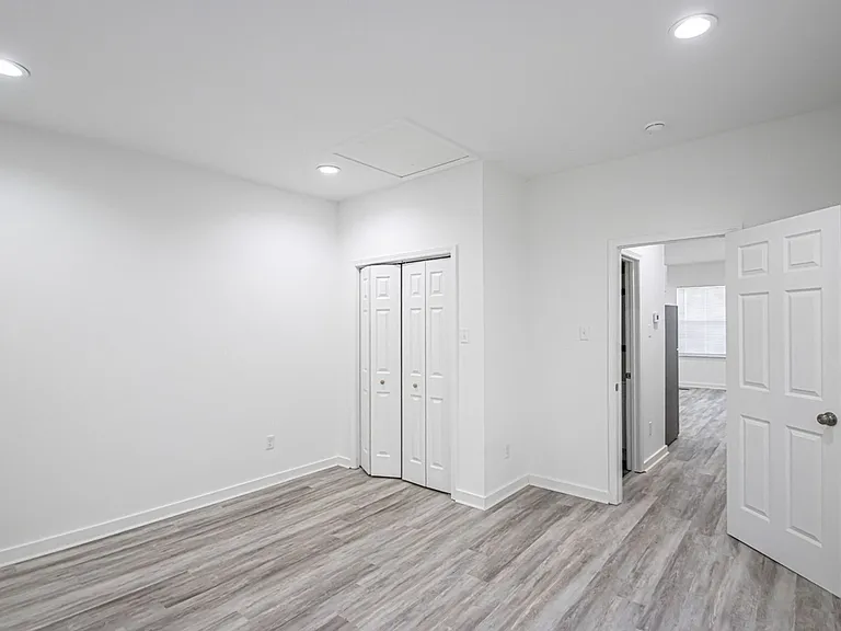 215 S Park St — Photo 15