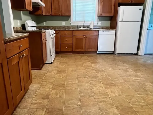 703 East St Floor 2, New Britain, CT 06051
