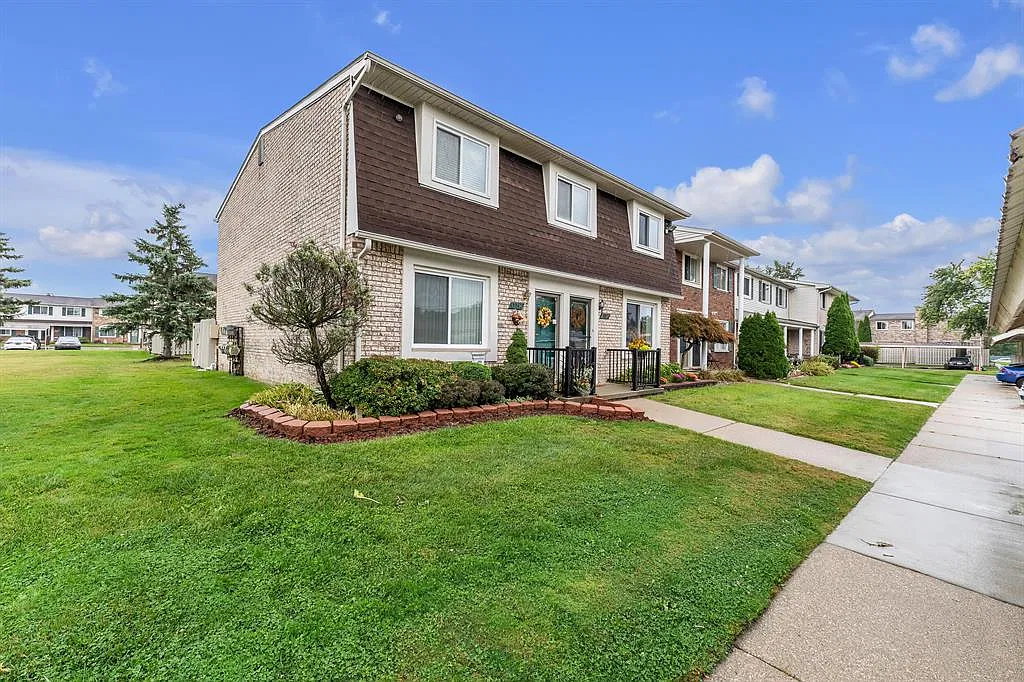 3 bed, 1.5 bath, 1216 sqft, $1,750 — Photo 2