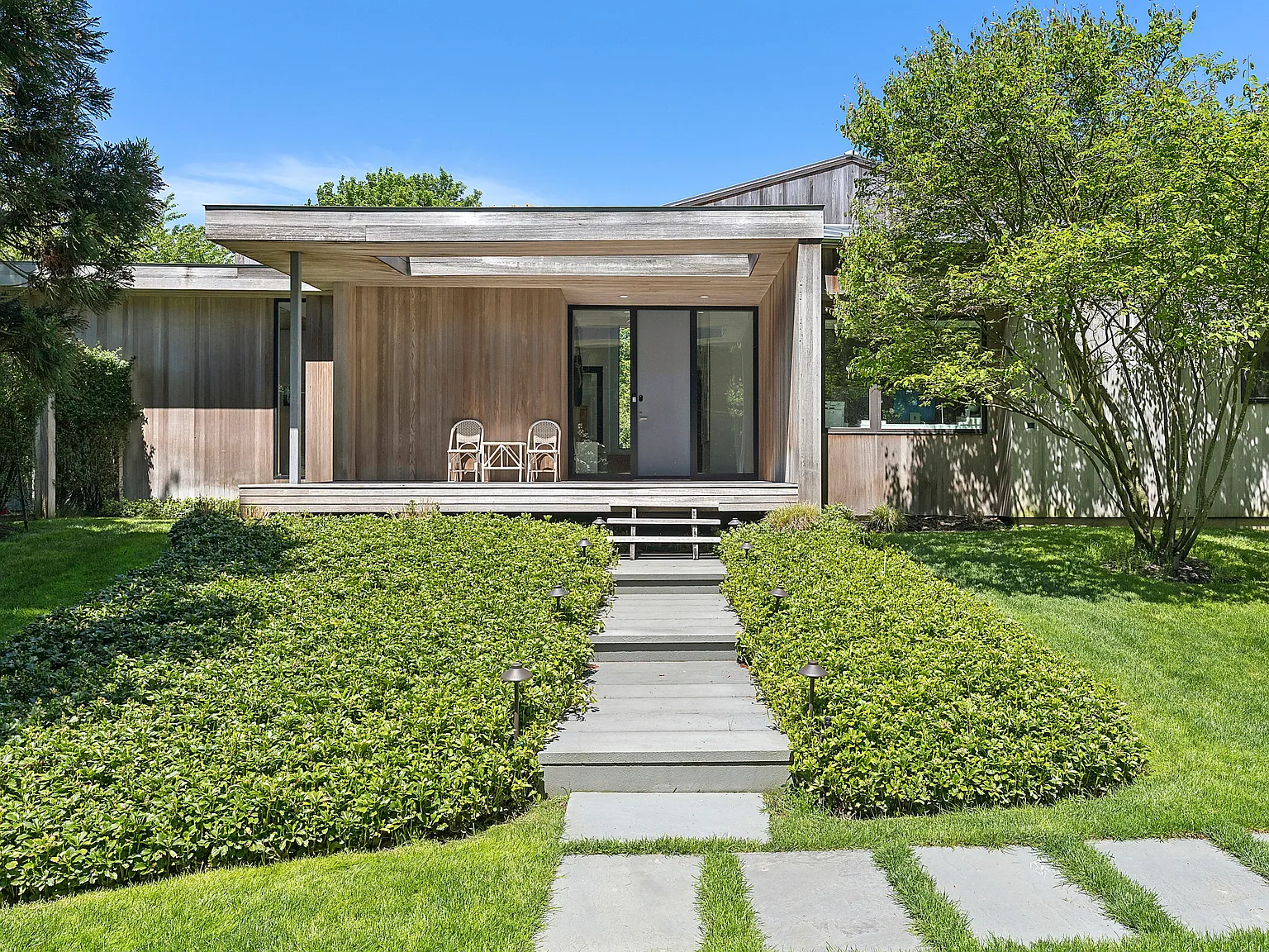 Exceptional Modern Rental — Photo 4