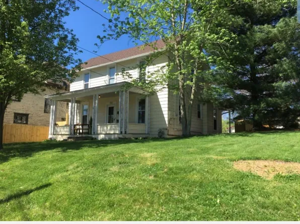 135 N Lancaster St, Athens, OH 45701
