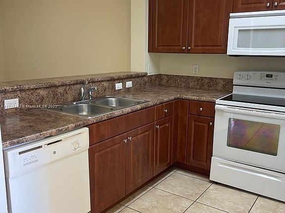 2nd image of 2885 SE 1st Dr Unit 1