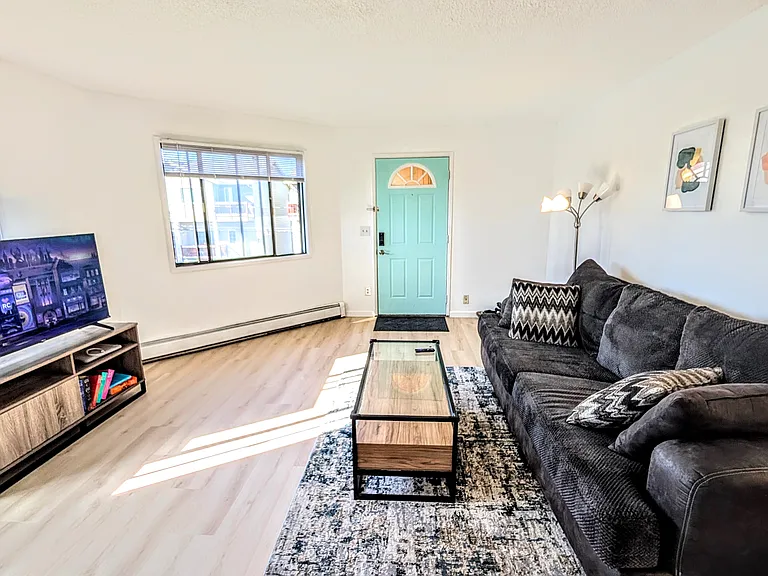 433 E 14th Ave #6 — Photo 2