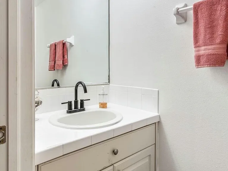 16013 Stags Leap Dr — Photo 13
