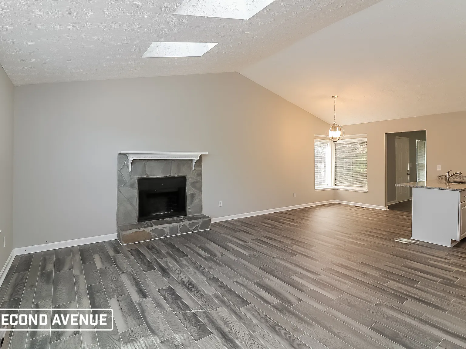 3 bed, 2.0 bath, 1950 sqft, $2,175 — Photo 3