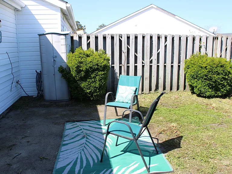 220 John Ct — Photo 19