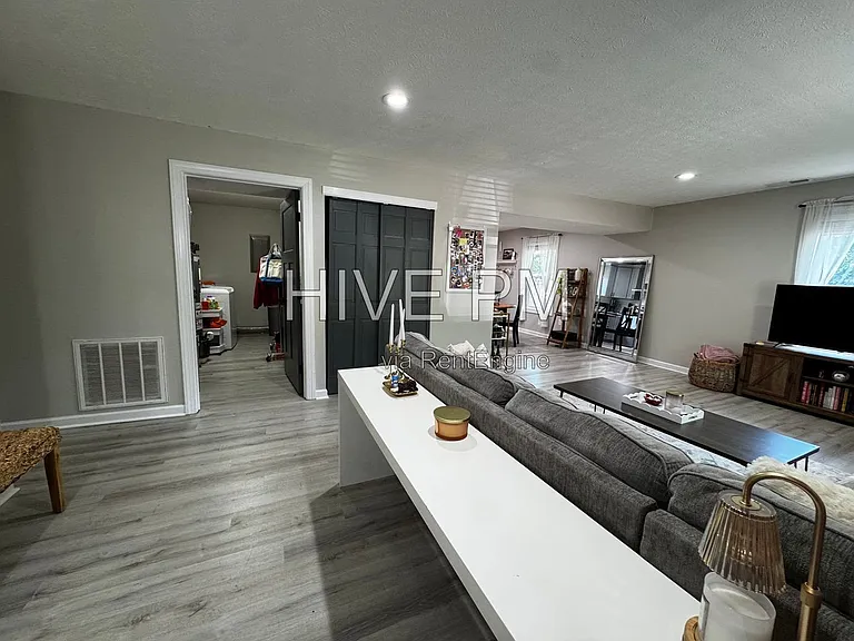 229 Congress Ave #229 — Photo 3