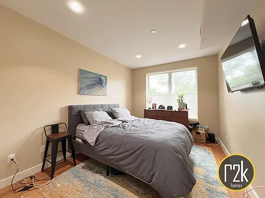 Rented by Realty 2000 Corp | media 12