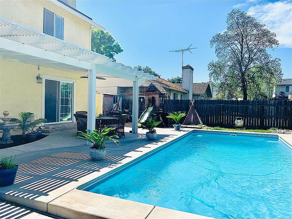 2nd image of 611 Sunrise Pl